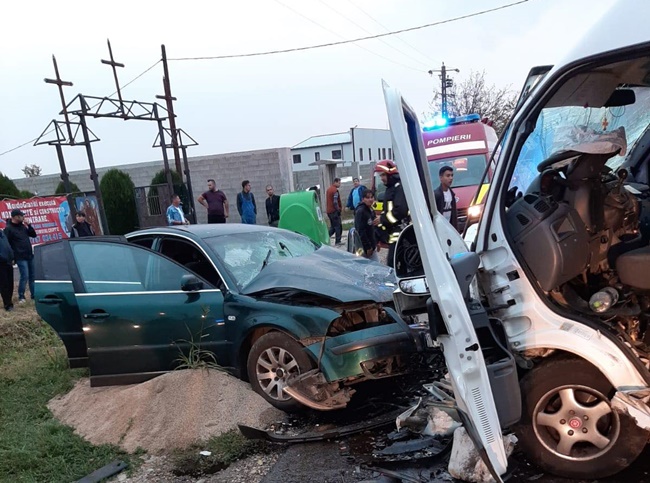 Accident Cu șase Victime După Ce Un șofer A Depășit Neregulamentar