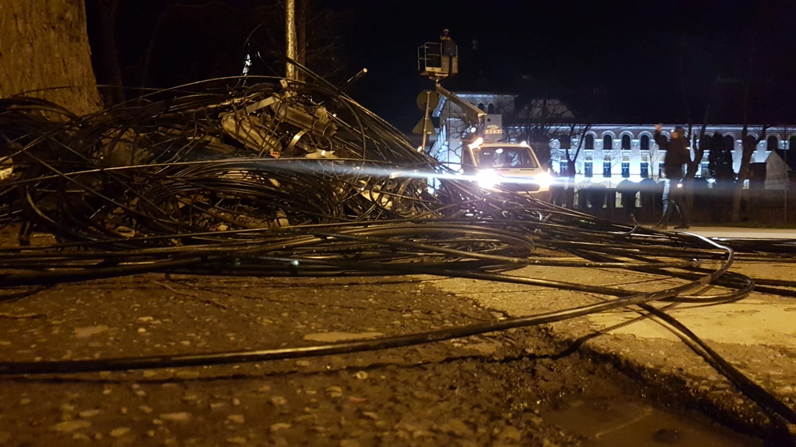 Timișoara fără cabluri! Ghilotina a revenit lângă primărie