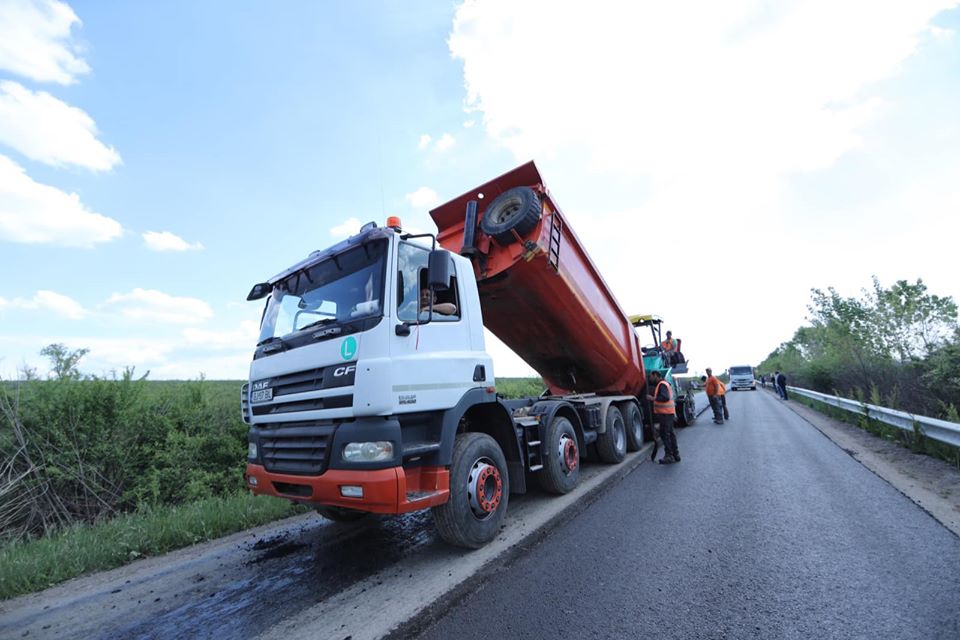 Asfalt nou pe un drum județean din Timiș. Lucrări de peste 3 milioane de lei