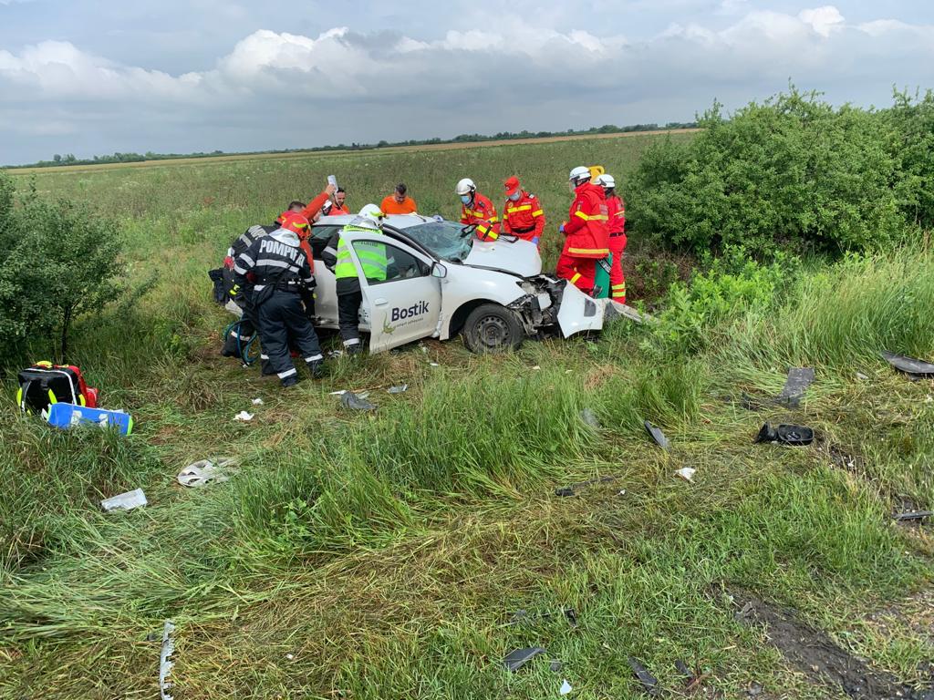 Accident cu o victimă încarcerată, între Voiteg și Jebel