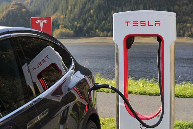 Prima stație Tesla Supercharger din România va fi deschisă ...