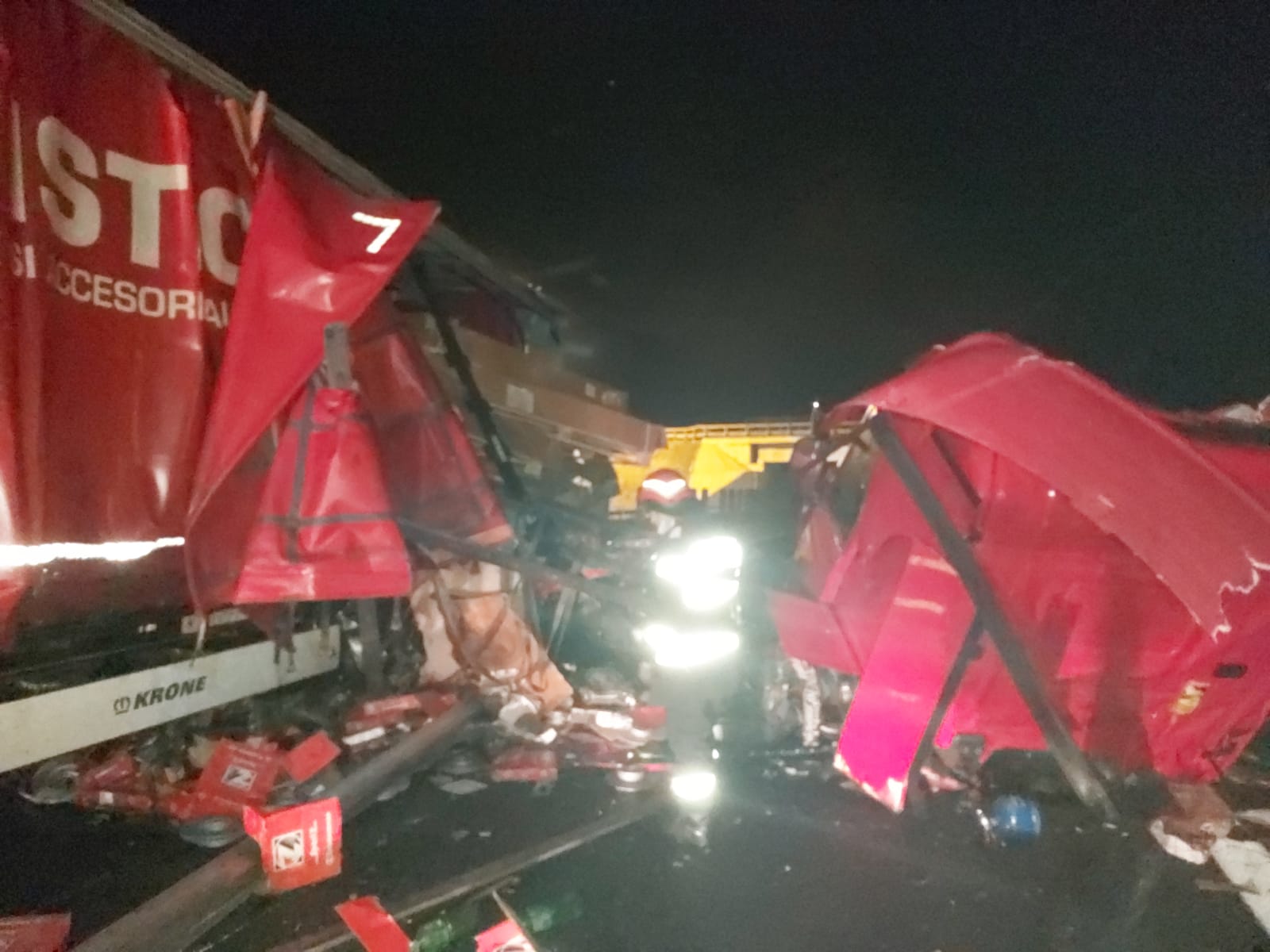 Două tiruri s-au lovit pe autostradă