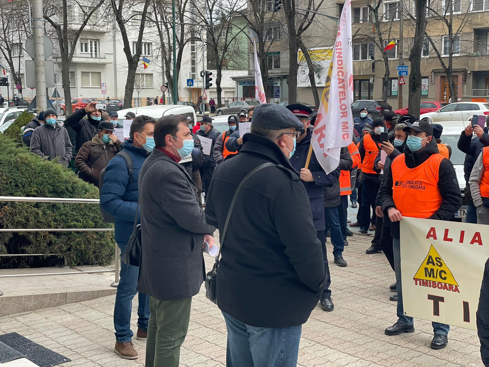 Ceferiștii din Timiș au protestat în stradă