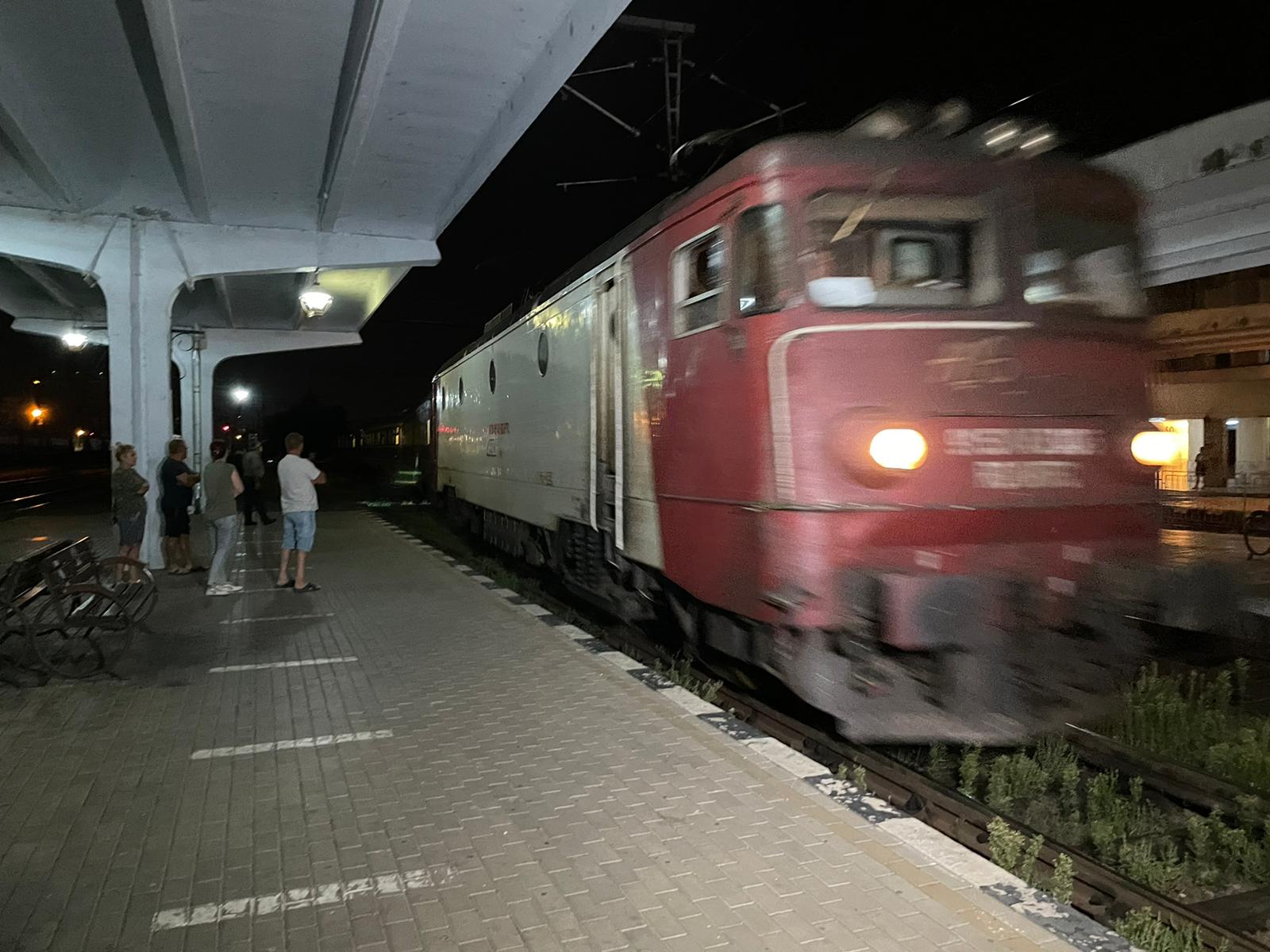 tren cfr bucuresti timisoara gara de nord peron intarziere 1