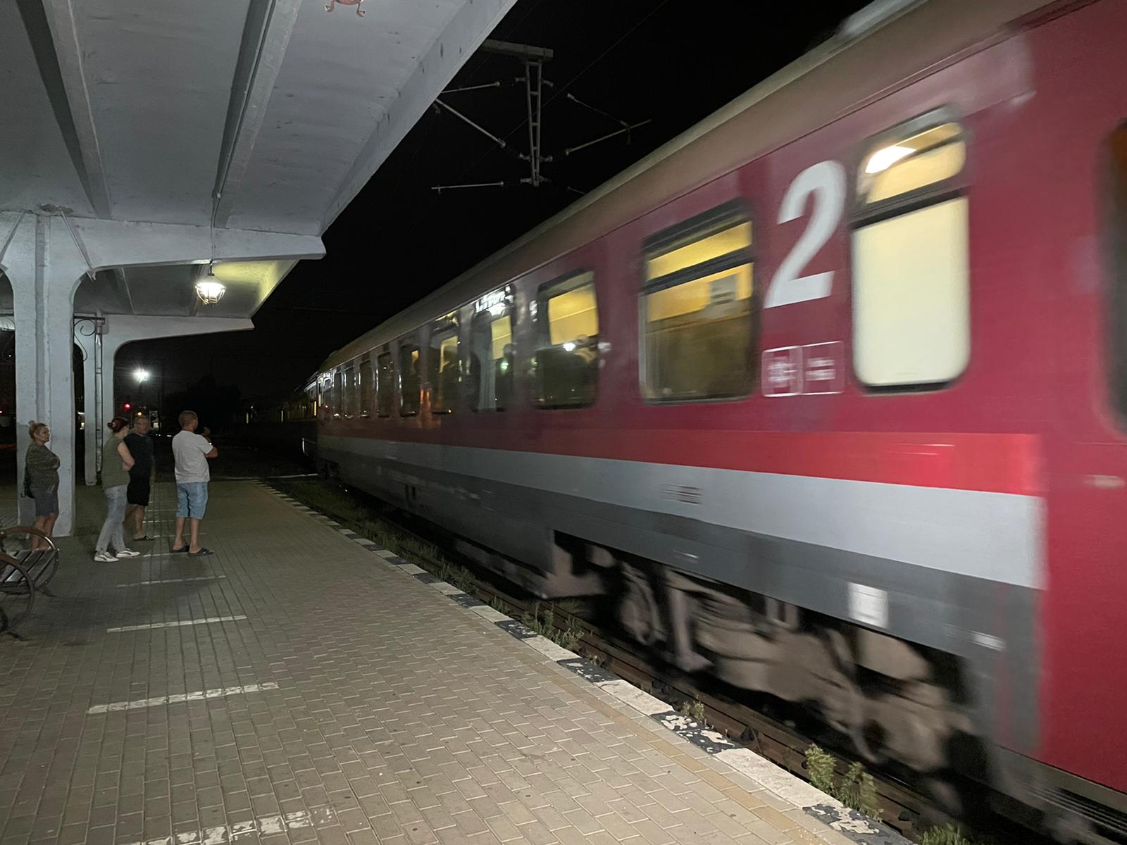 tren cfr bucuresti timisoara gara de nord peron intarziere 3