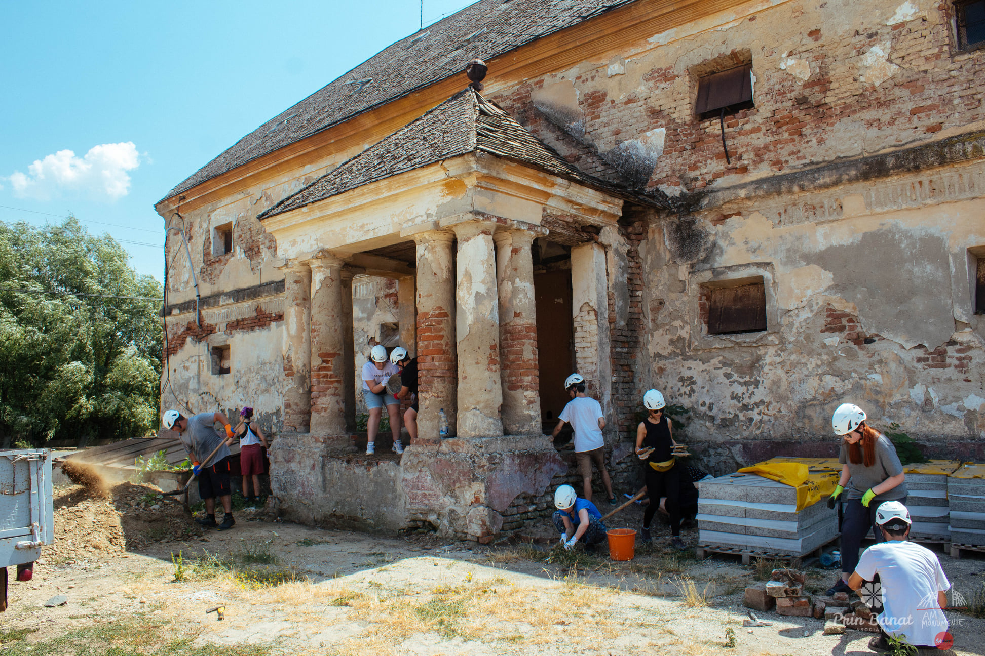 ambulanta pentru monumente banat depozitul din giera (22)