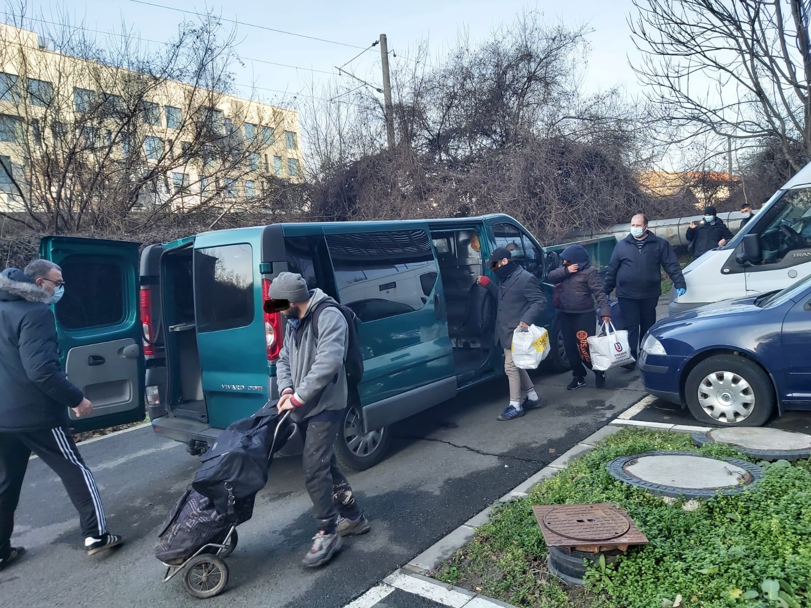 politia locala adaposturi improvizate oamenii strazii