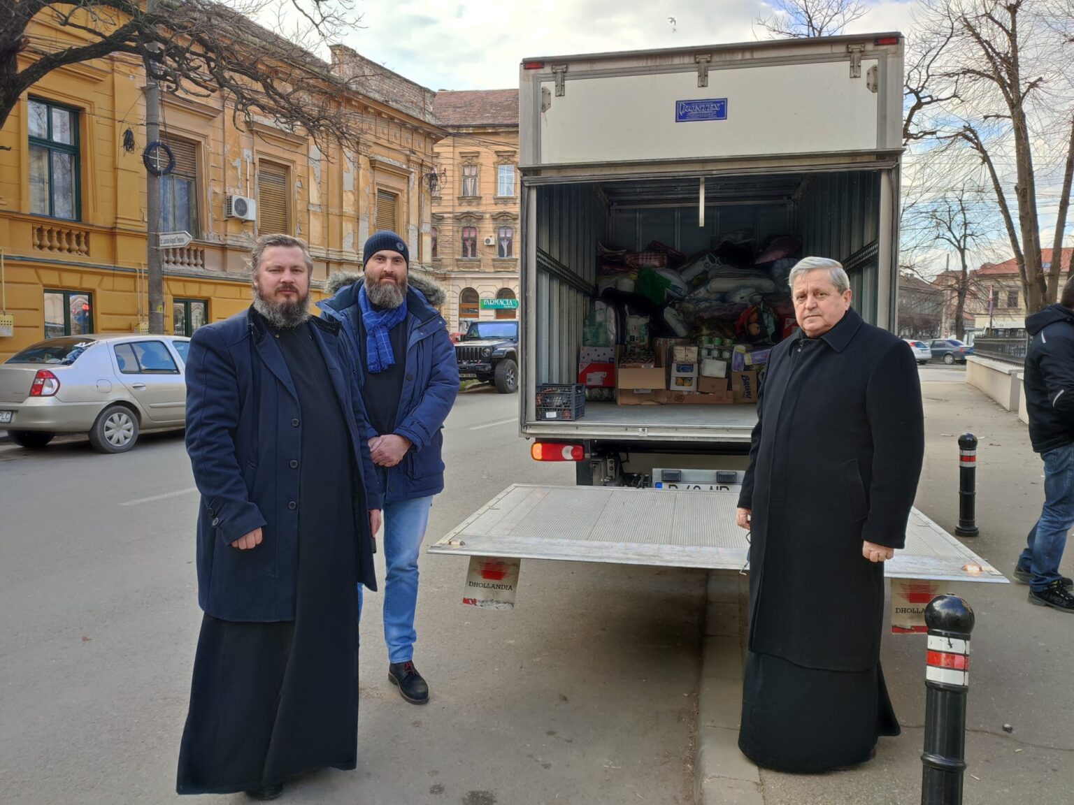 Alimente neperisabile, medicamente, pături Ucraina