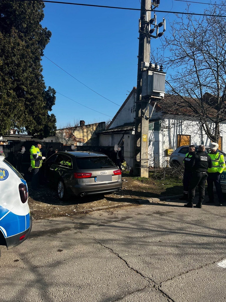 Polițișt local lovit