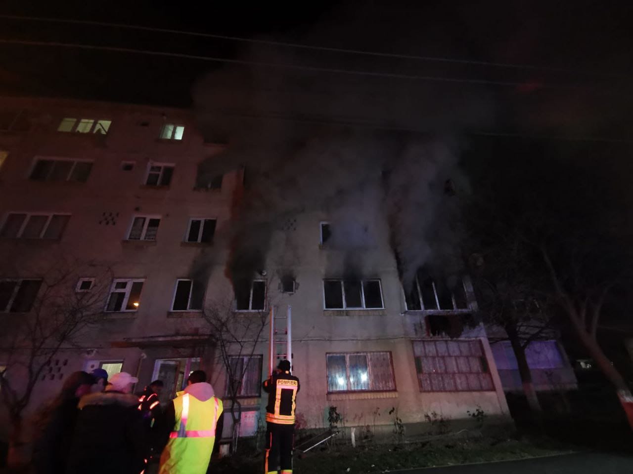 Incendiu izbucnit într-un bloc, la Buziaș