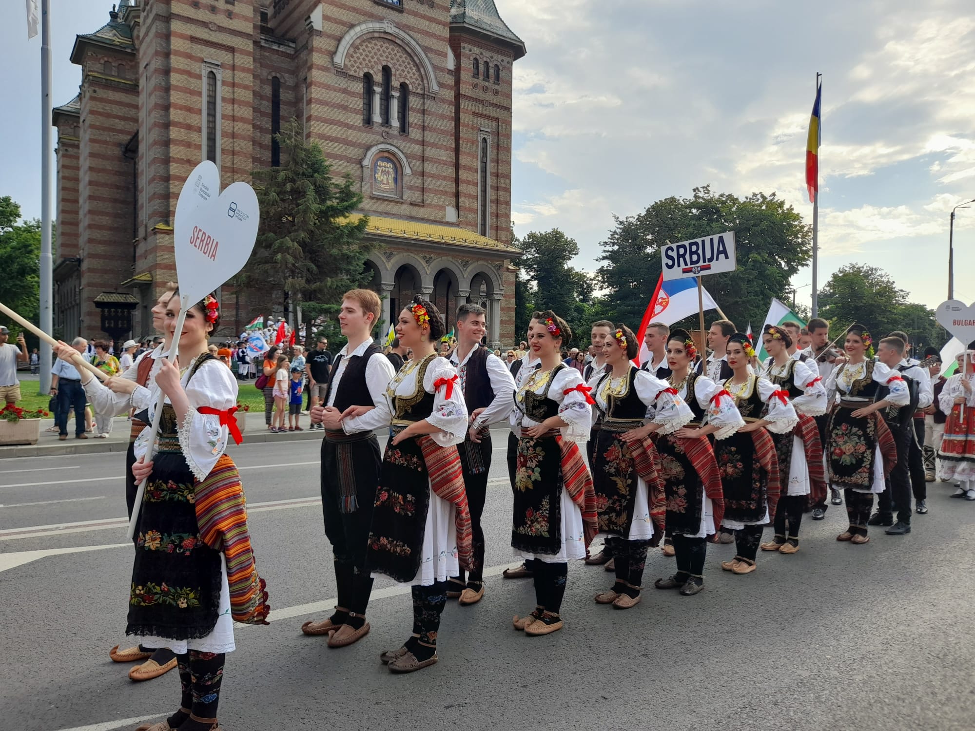 Parada portului popular Festivalul Inimilor