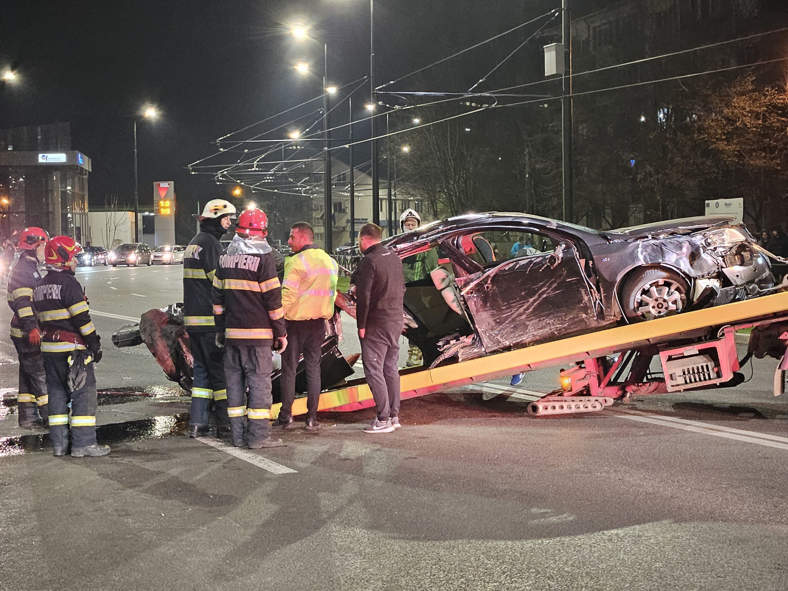 Mașină ruptă în două în Oradea