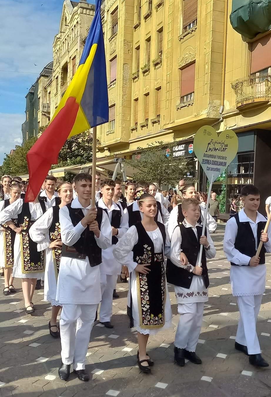 parada portului popular festivalul inimilor 2024 (14)