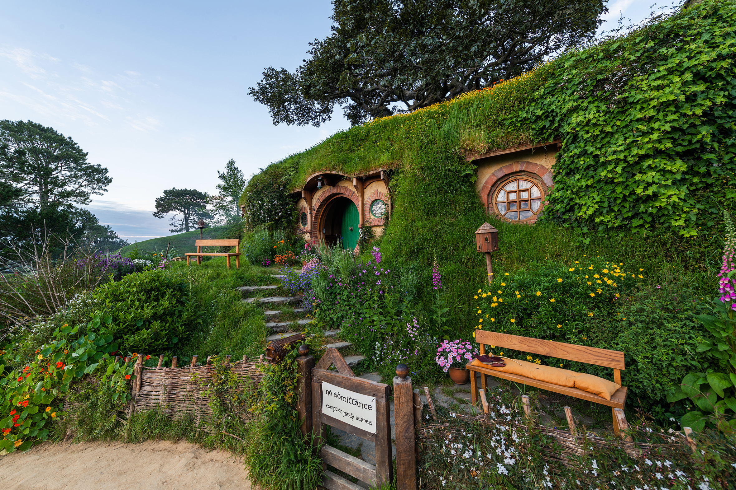 1 Hobbiton Movie Set