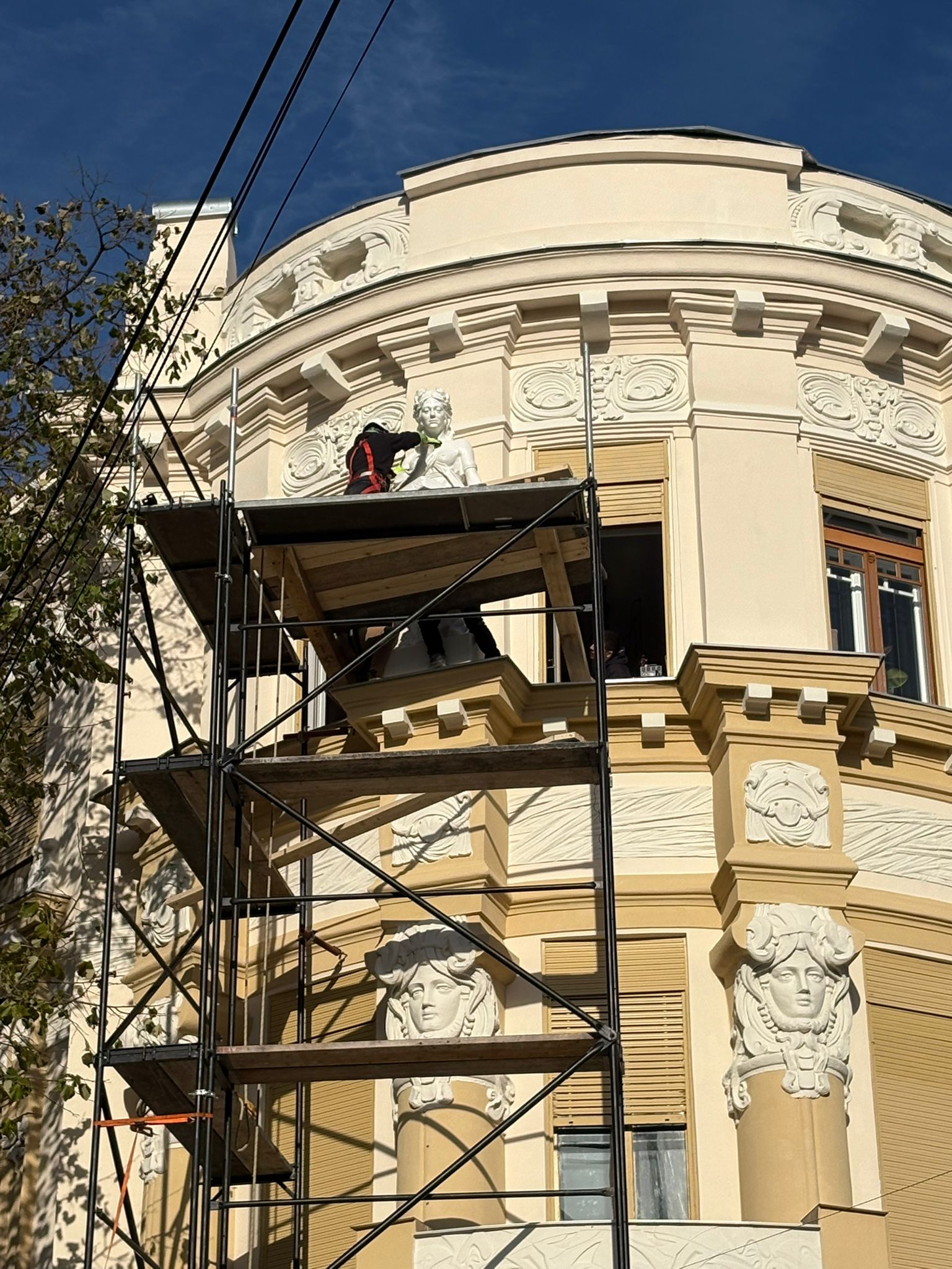 statuie Palatul Karl Kunz